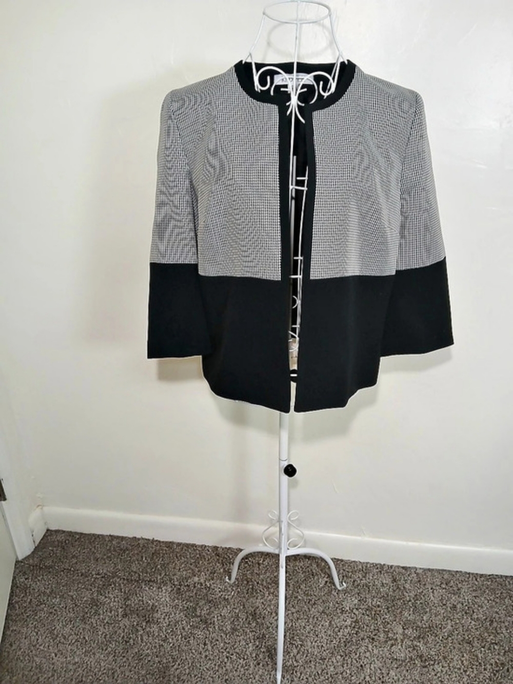 Kasper Women's Sz. 6P Houndstooth Color Block Jacket in Black & White Like New
